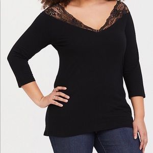 Torrid’s NWT Black Foxy Lace Trim Tee Size 1X